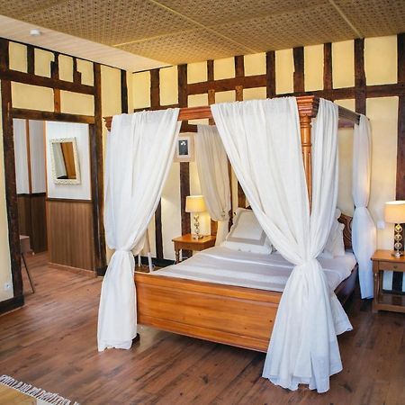Cafe De France Bed & Breakfast Eauze Bagian luar foto