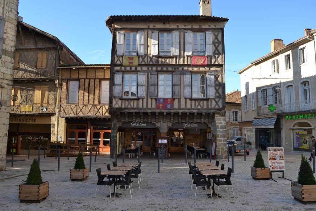 Cafe De France Bed & Breakfast Eauze Bagian luar foto