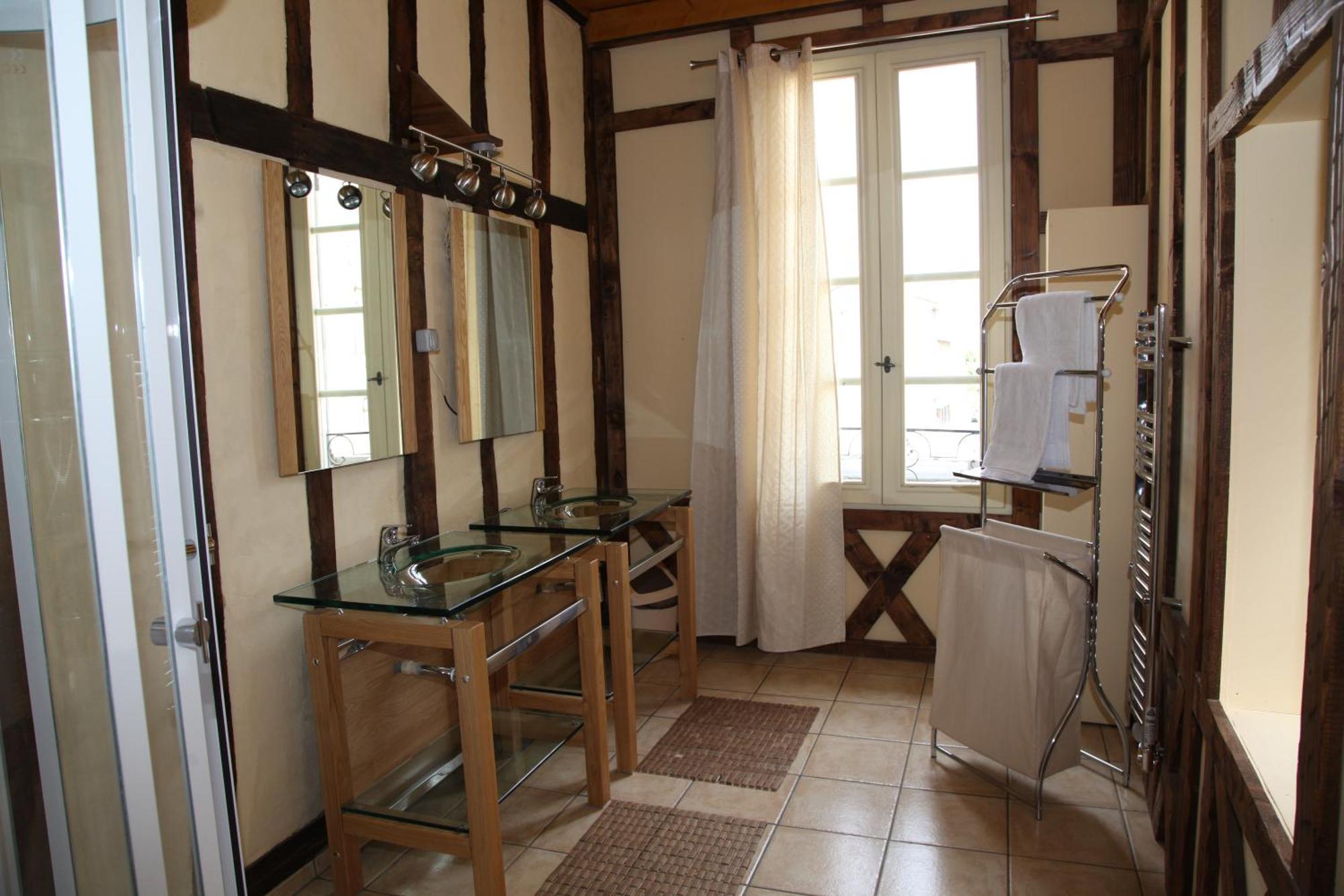 Cafe De France Bed & Breakfast Eauze Bagian luar foto